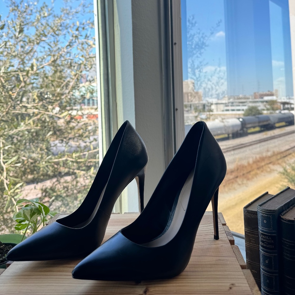 ALDO 'Cassedy' black leather stiletto pumps, Sz EU 38.5 (US 7 1/2 - 8)